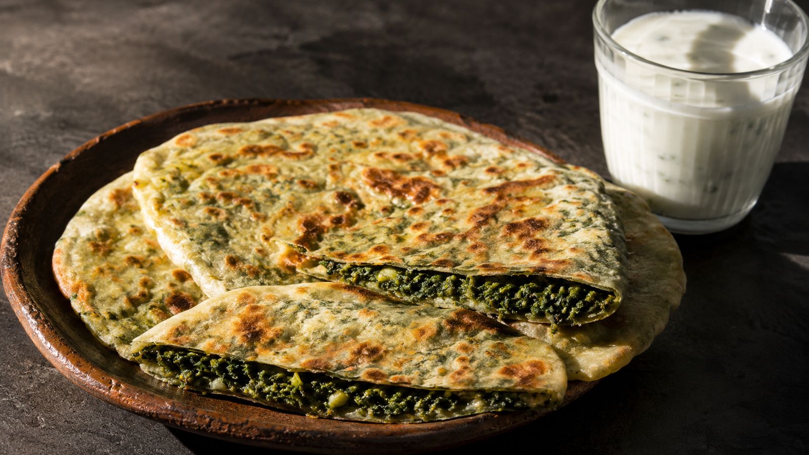 Zhingyalov hats (Ժենգյալով հաց) — pain aux herbes