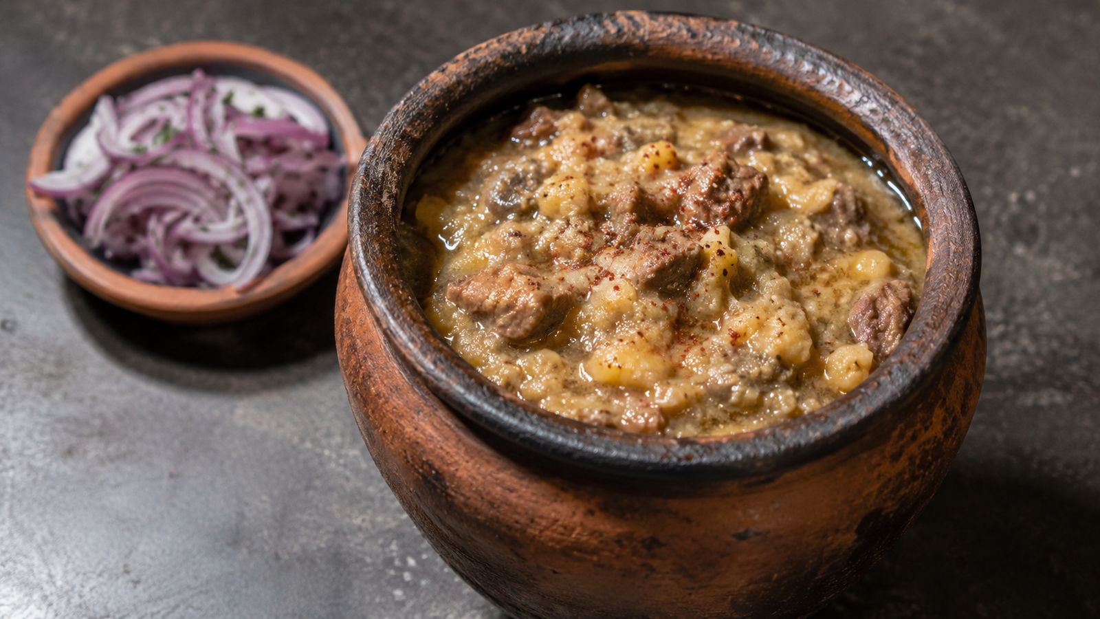 Piti (ragoût d'agneau-pois chiches en pot d'argile de Şəki)