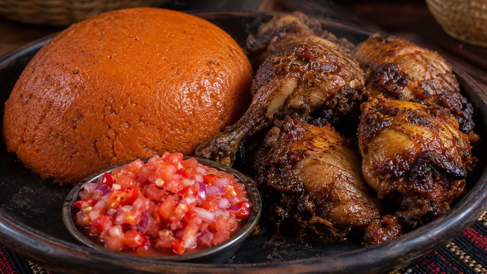 Amiwo au poulet braisé