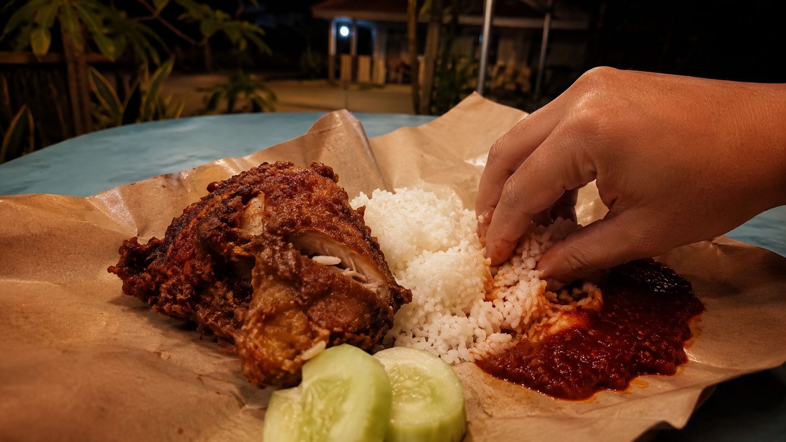Nasi Katok (ÙŰłÙ ÙŰȘÙÙ â riz-poulet frit-sambal â version dĂ©taillĂ©e)