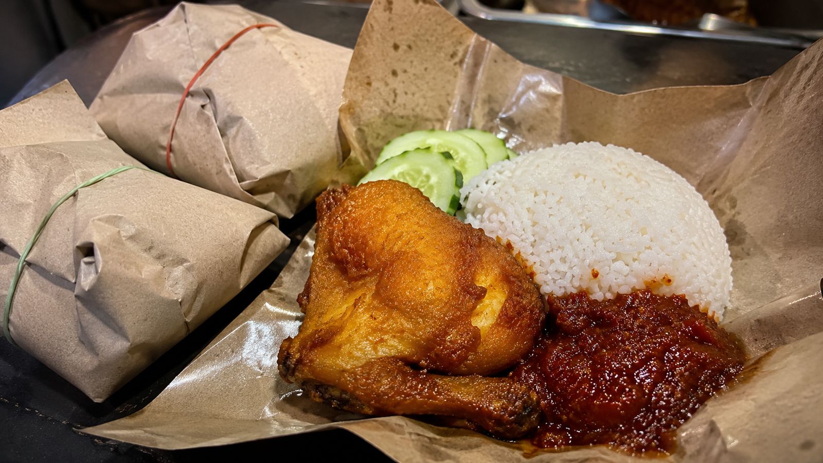 Nasi Katok (Riz-Sambal-Poulet)