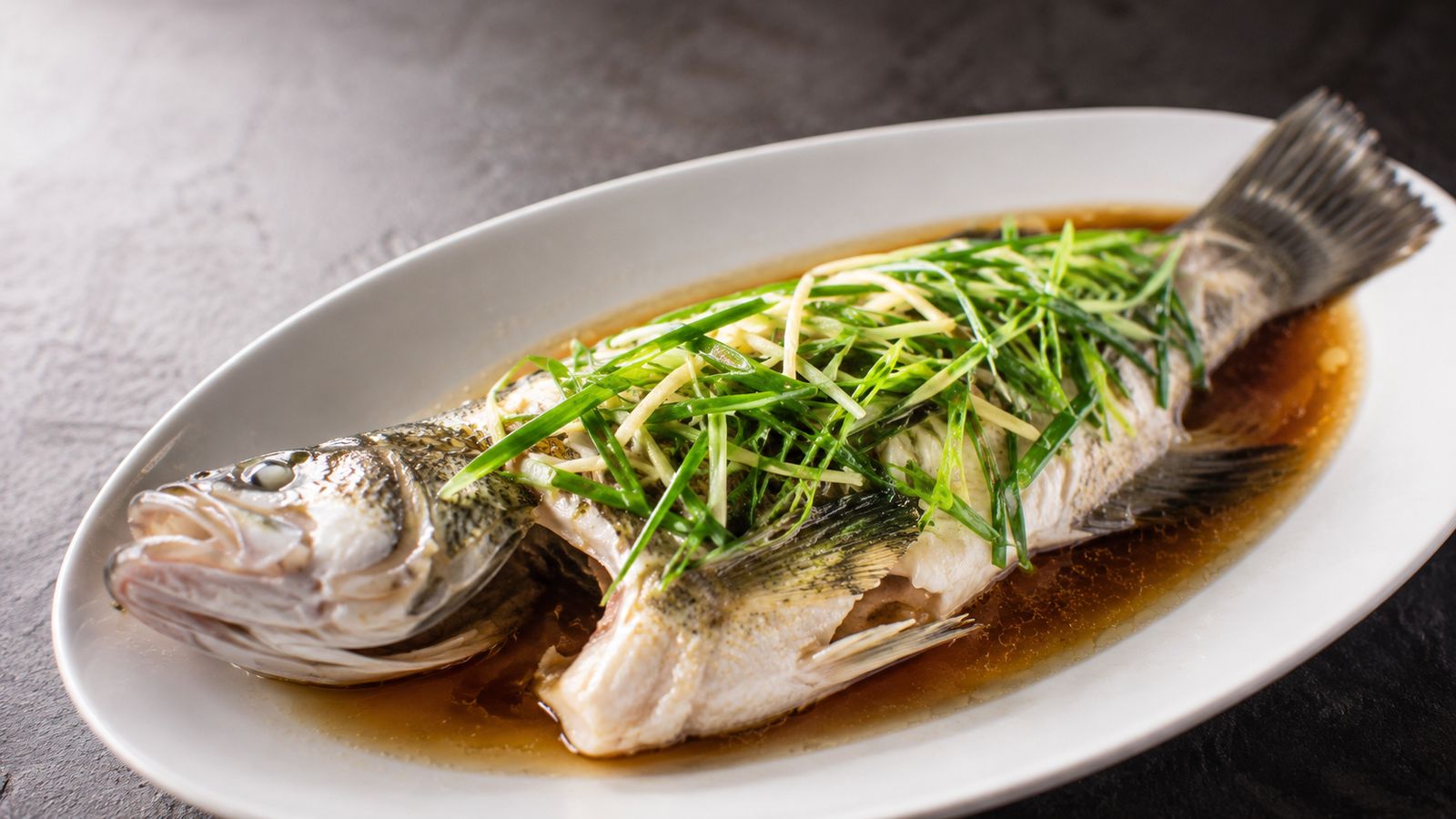 Qing Zheng Yu (清蒸鱼) — Poisson entier à la vapeur, façon cantonaise