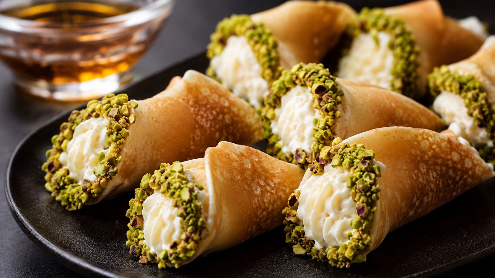 Qatayef (قطايف)