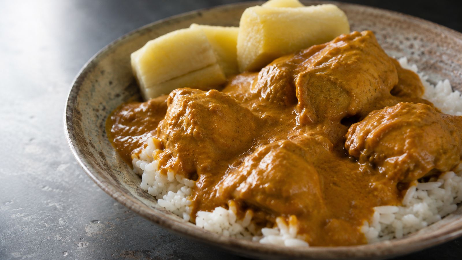 Pollo en salsa de cacahuete (Gallina en salsa de cacahuete)