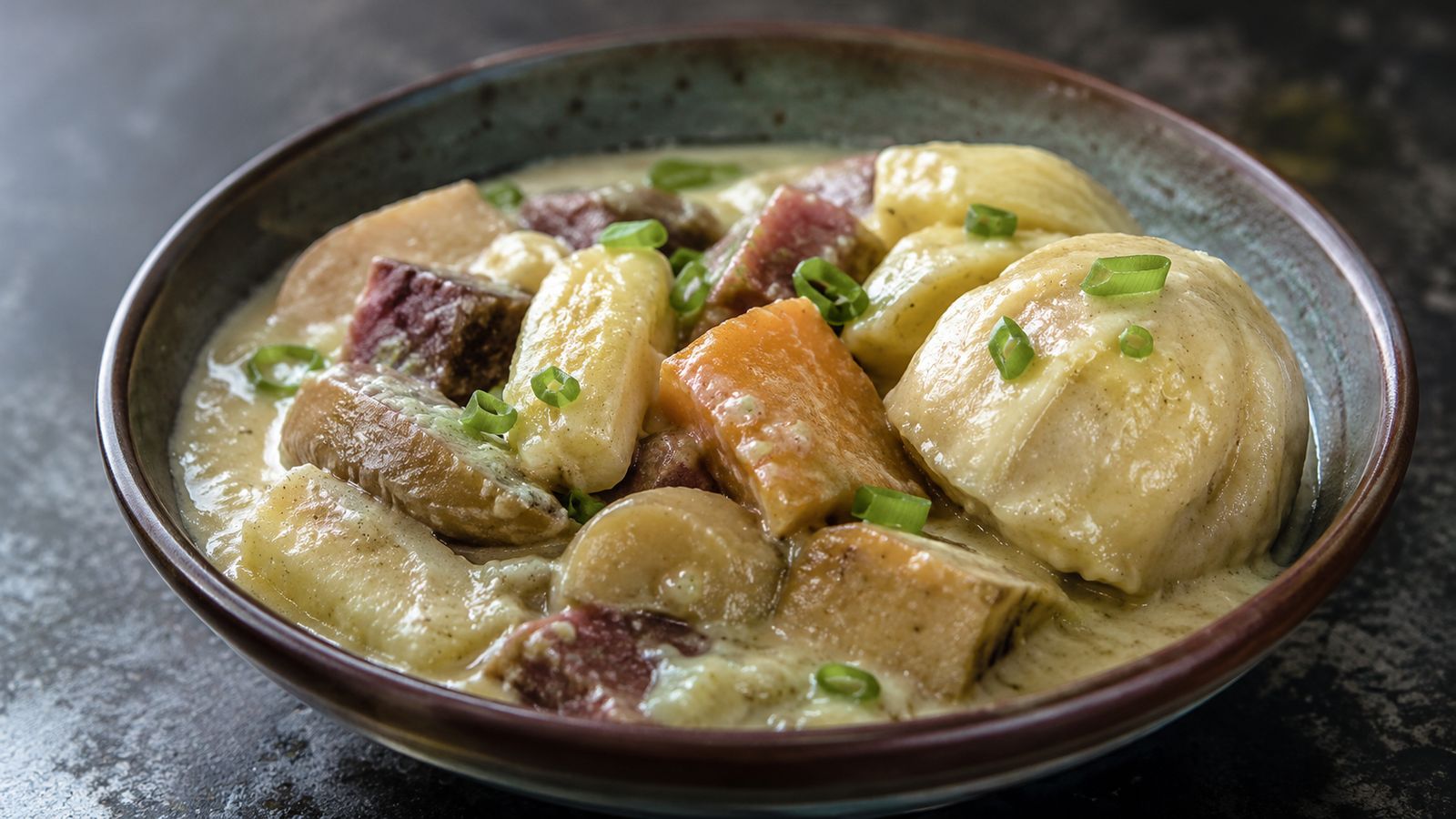 Metemgee (one-pot tubercules + lait de coco + duff)