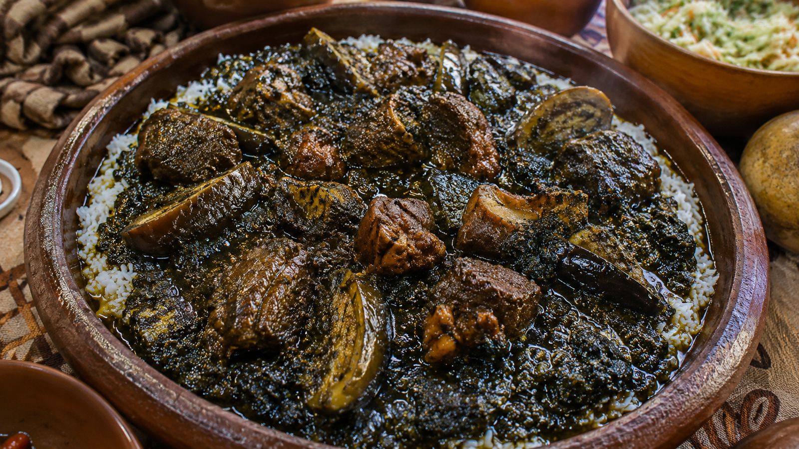 Fakoye (sauce de feuilles de corète séchées, mouton ou bœuf, accompagne riz ou tô)