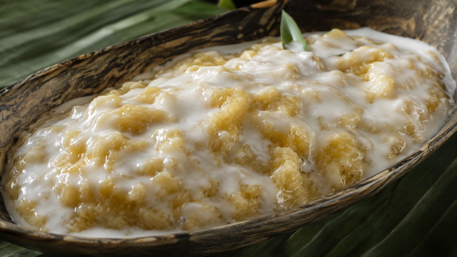 Uht sukusuk - bananes mûres pilées à la crème de coco