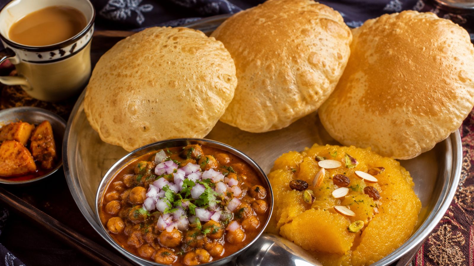 Halwa Puri (حلوہ پوری)