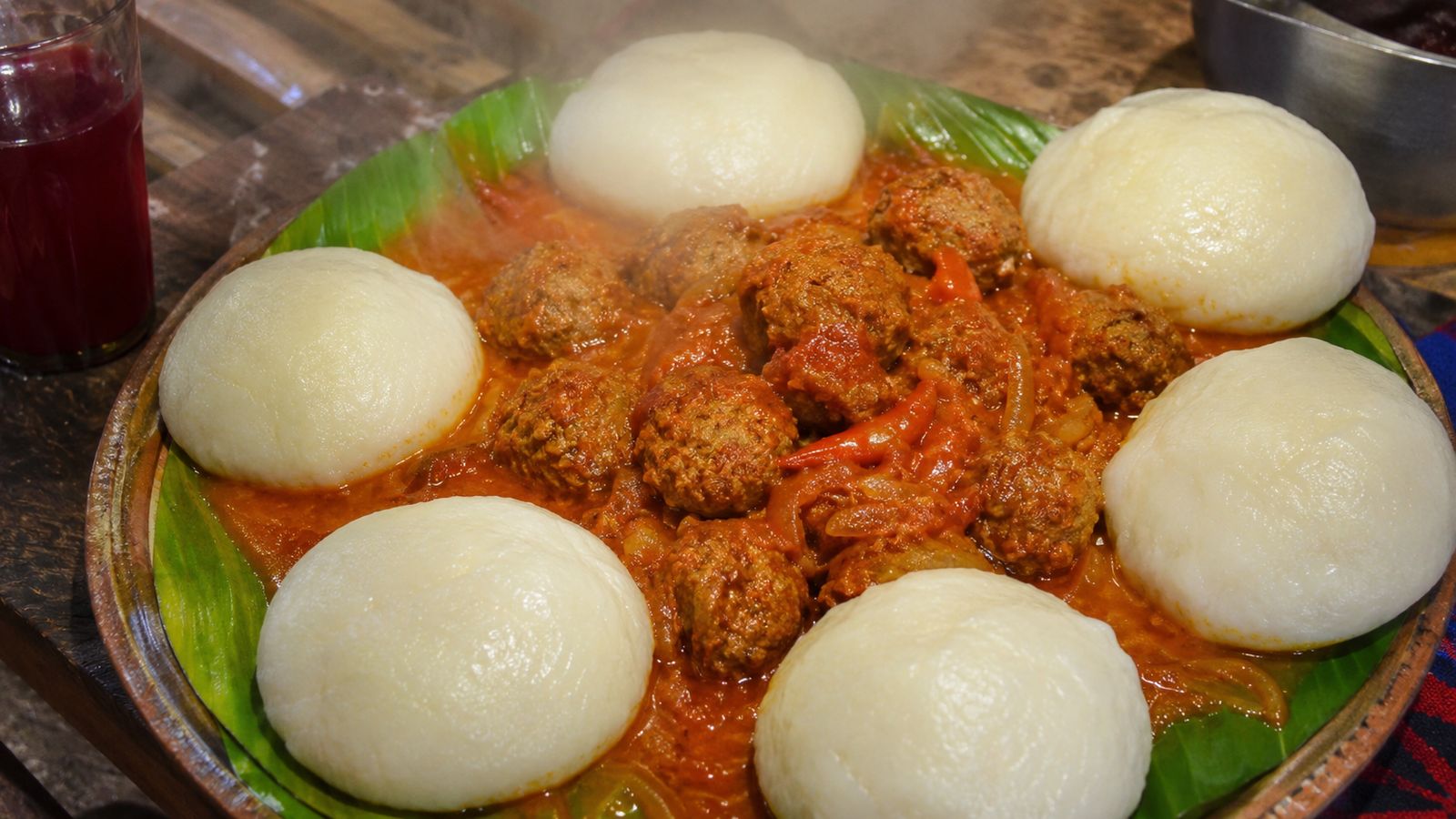 Kanda ti Nyma — Boulettes de viande aux graines de courge à la sauce tomate (plat-totem oubanguien sango-banda)