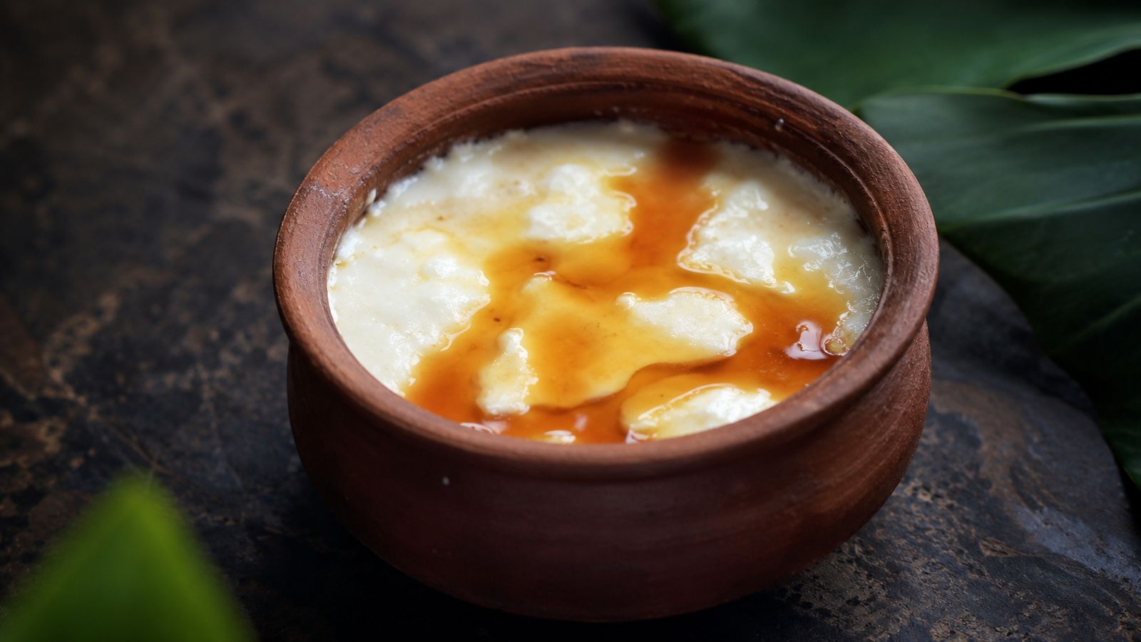Curd and Treacle (Mee Kiri saha Kithul Pani / මී කිරි)