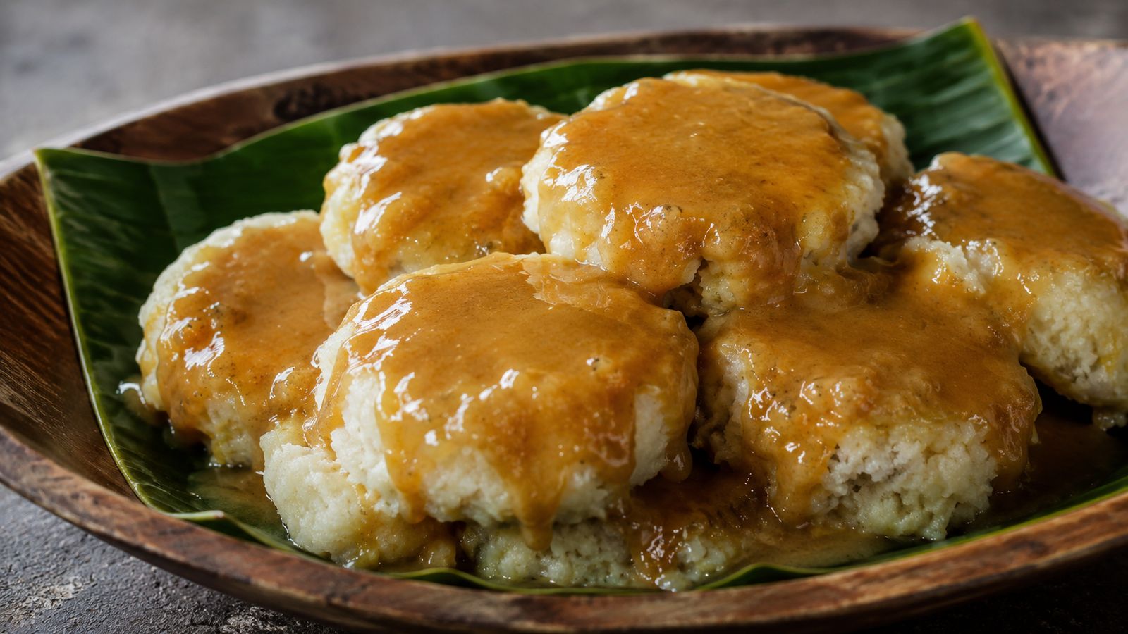 Faikakai Mei (fruit à pain pilé au caramel de coco)