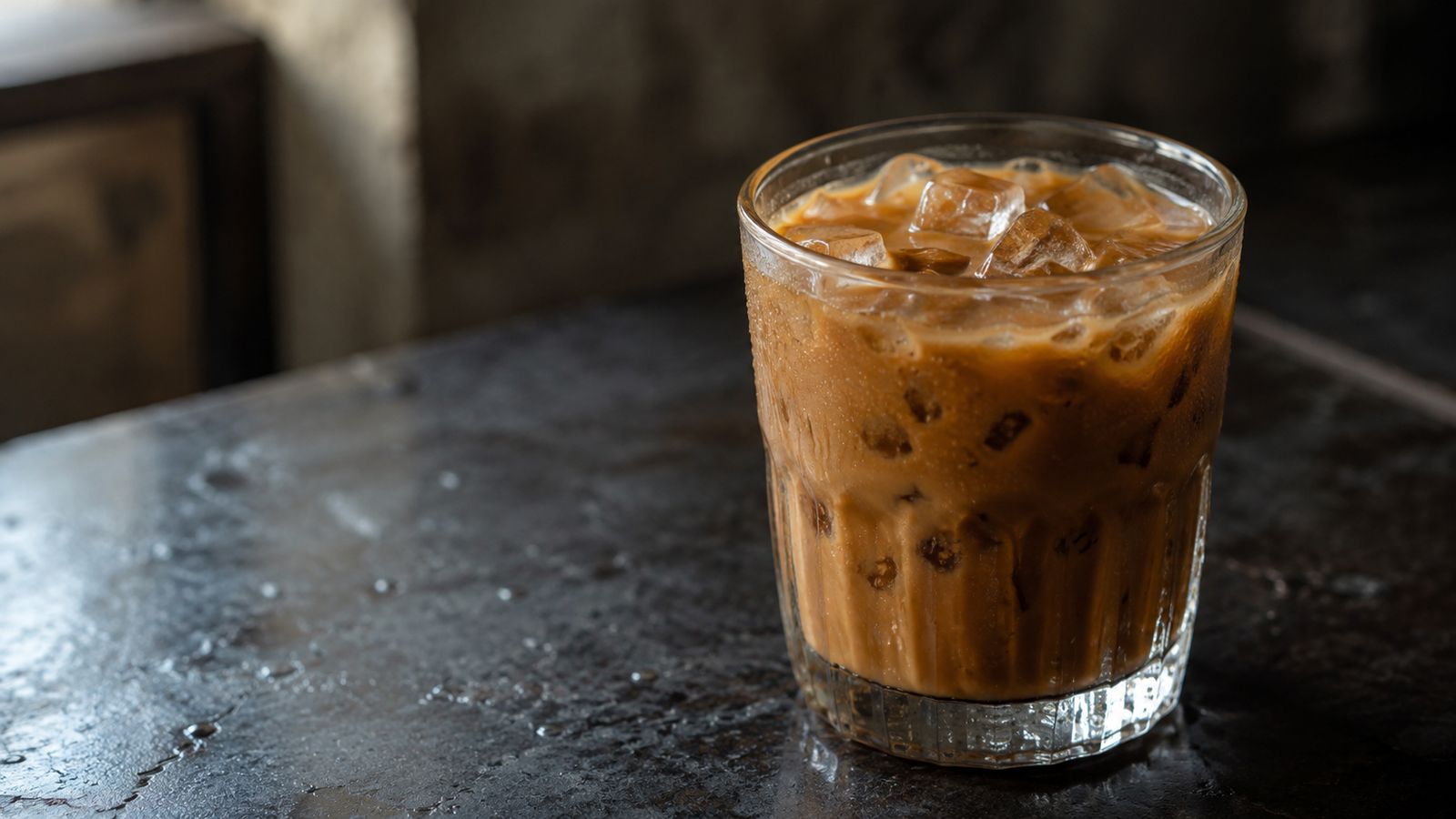Cà phê sữa đá (café glacé au lait concentré)